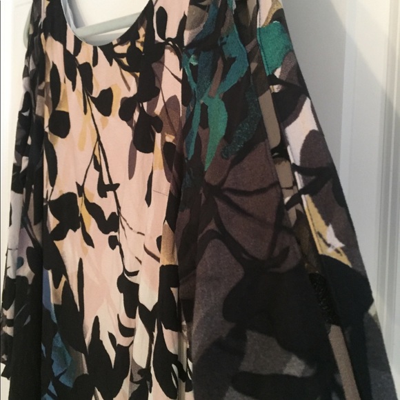 Beautiful Maeve shift dress with cut-out sleeves - Picture 3 of 4